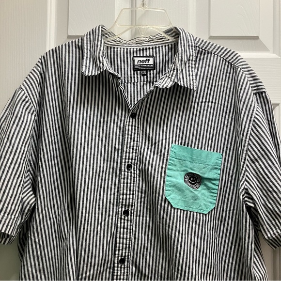 Neff Men’s short-sleeve button-up shirt with a striped pattern and a teal pocket - Picture 2 of 5